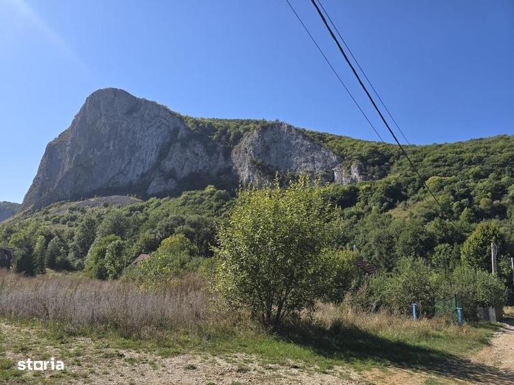 Casă cu 4 camere în Vălișoara