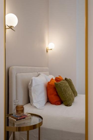 Apartament cu 4 camere, mobilat în Calea Victoriei