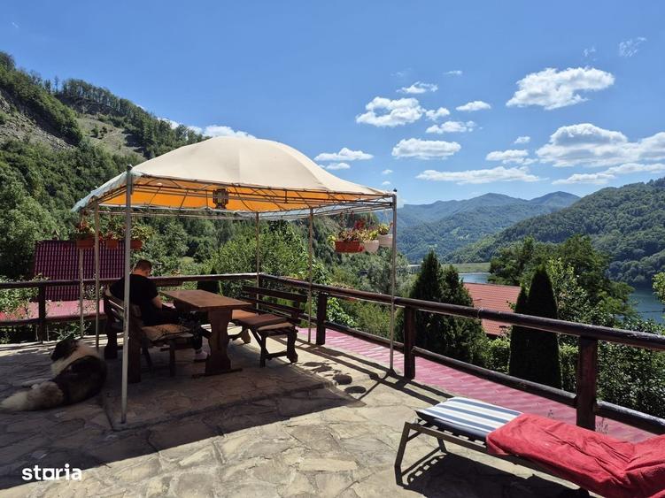Casă cu 4 camere în Gura Siriului