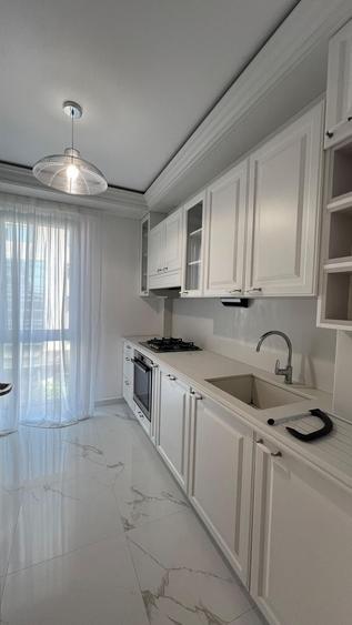Apartament cu 4 camere decomandat, mobilat în Băneasa