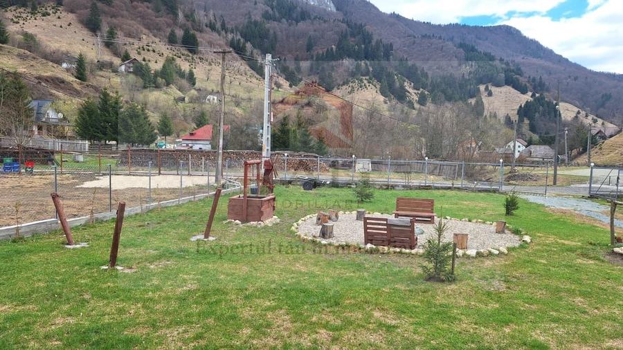 Casă individuală cu 5 camere cu Canalizare în Rucăr