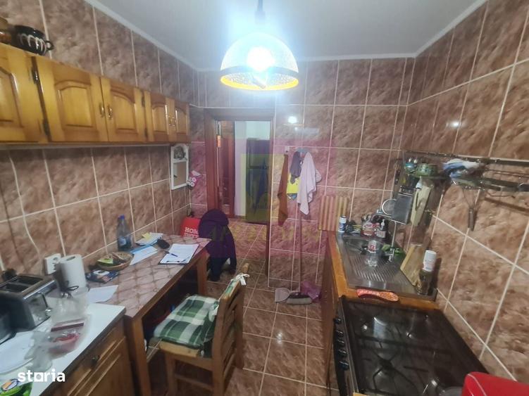 Apartament cu 3 camere decomandat în Cuza