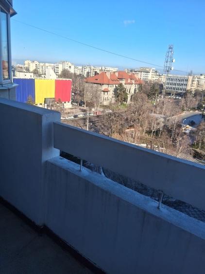 Apartament cu 4 camere decomandat în Independenței