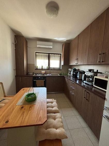 Apartament cu 3 camere decomandat, mobilat în Moșnița Nouă