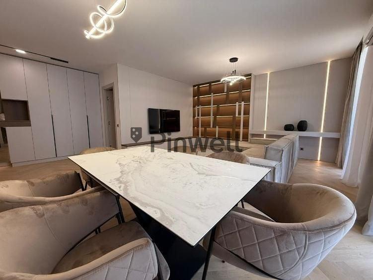 Apartament cu 4 camere decomandat, mobilat în Central