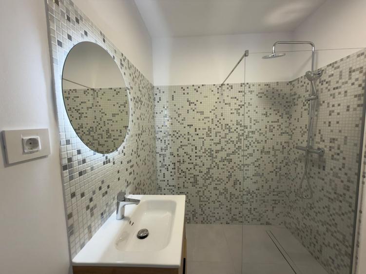 Apartament cu 4 camere în Iancu Nicolae