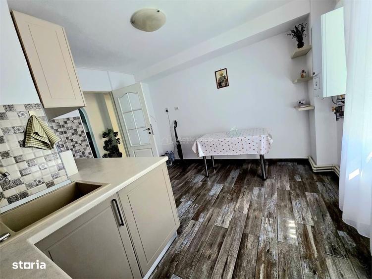 Apartament cu 4 camere decomandat în Băceni