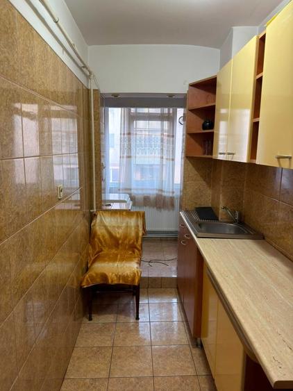Garsonieră decomandată în Central