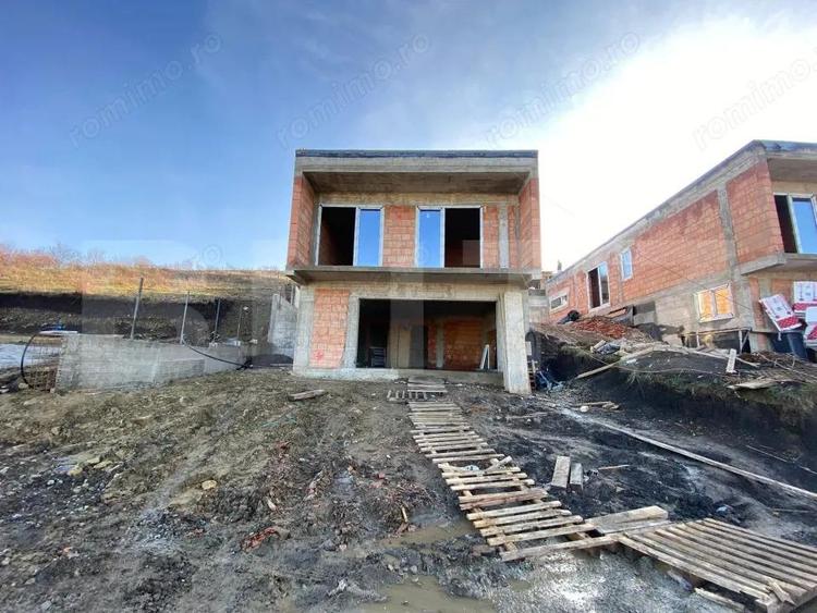 Casă cu Teren 560 Mp în Dezmir