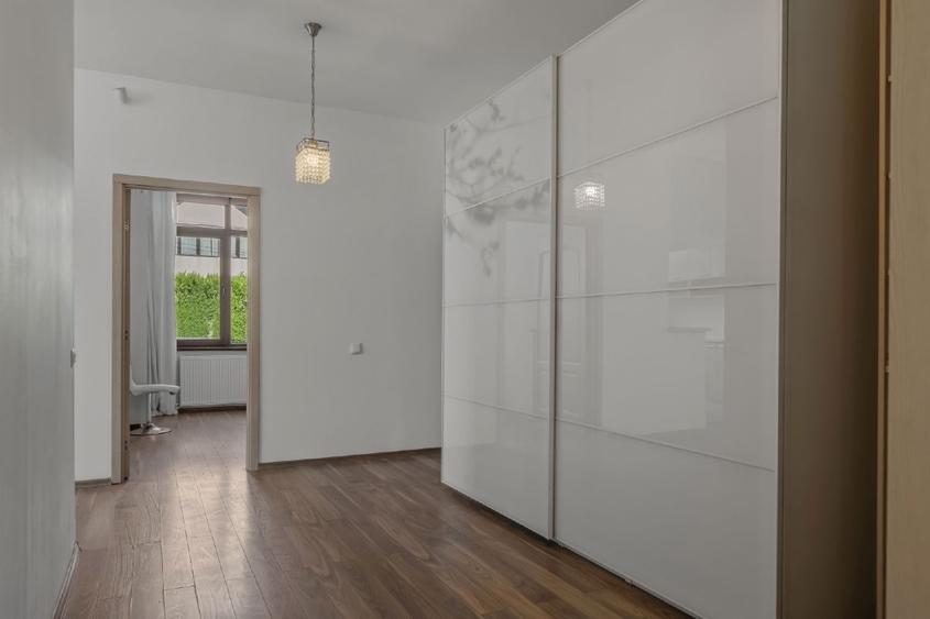 Apartament cu 3 camere decomandat, mobilat în Central