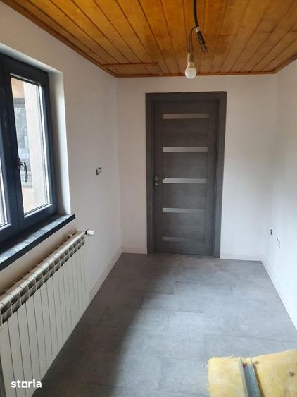 Casă cu Teren 1000 Mp în Mănăstirea Cașin