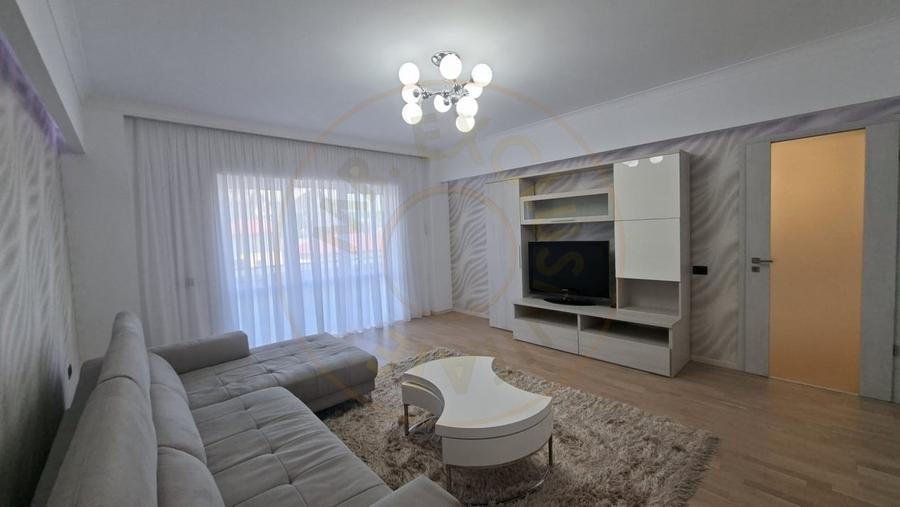 Apartament cu 3 camere decomandat, mobilat în Central