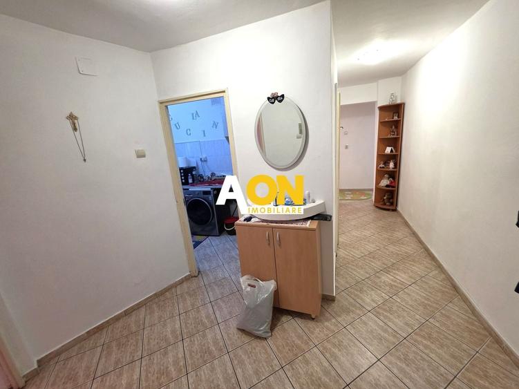 Apartament cu 3 camere decomandat, mobilat în Cetate — fotografia 3