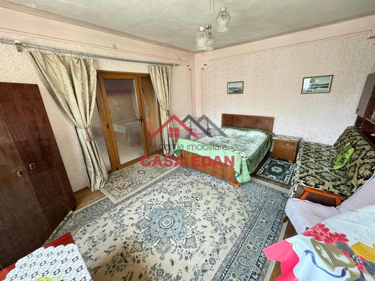 Casă individuală cu 9 camere cu Teren 561 Mp în Câmpina