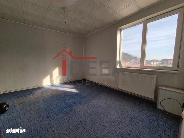 Apartament cu 4 camere semidecomandat în Central