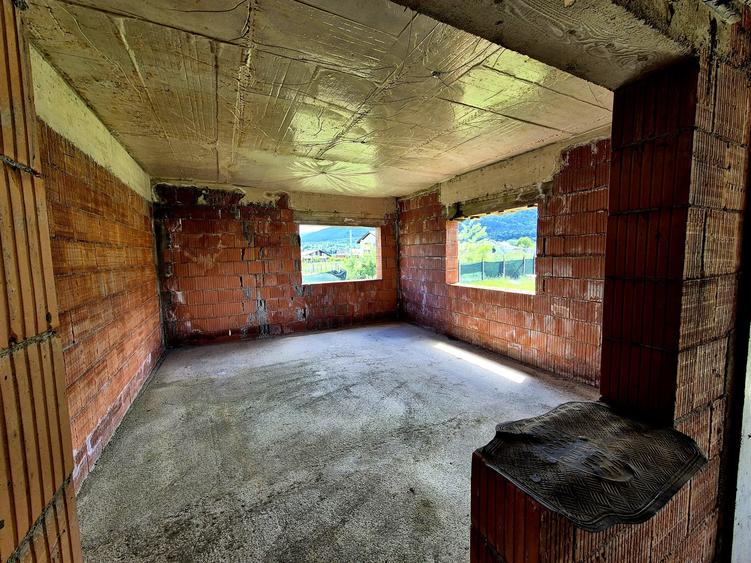 Casă individuală cu 3 camere cu Teren 4542 Mp în Sâmbăta de Sus