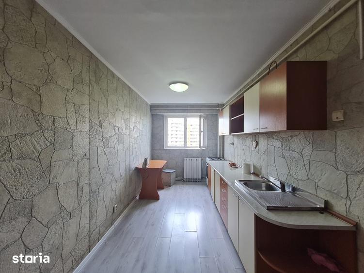 Apartament cu 3 camere decomandat în Mioriței