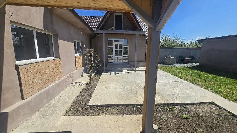 Casă cu 3 camere cu Teren 790 Mp în Poarta Albă