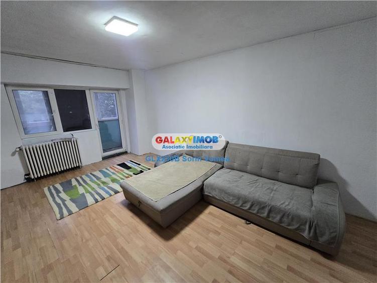 Apartament cu 4 camere semidecomandat, mobilat în Fundeni