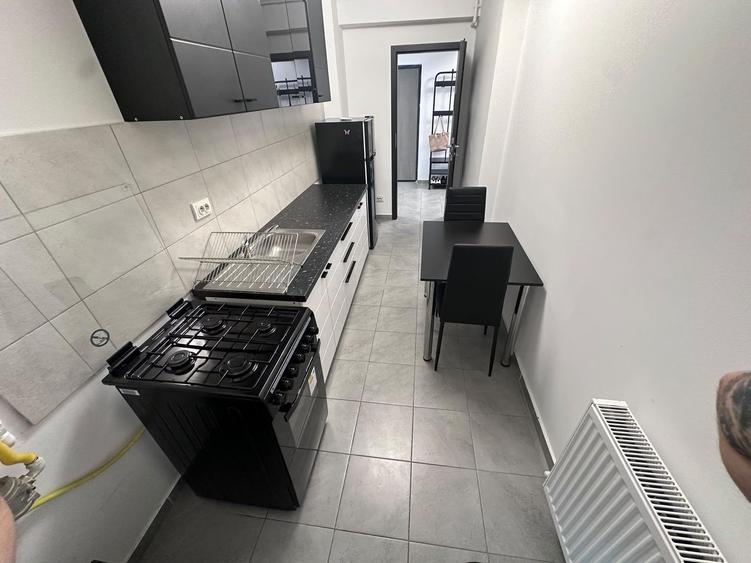 Apartament cu 2 camere decomandat în Titan