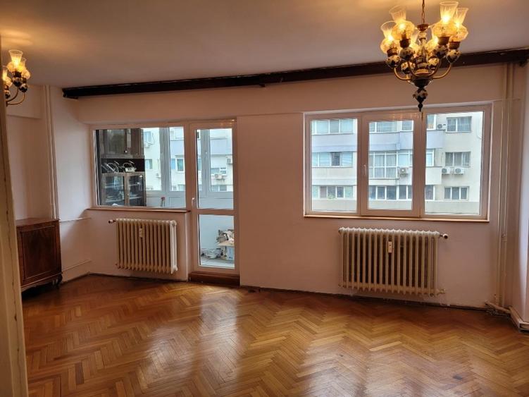Apartament cu 4 camere decomandat, mobilat în P-ța Dorobanți