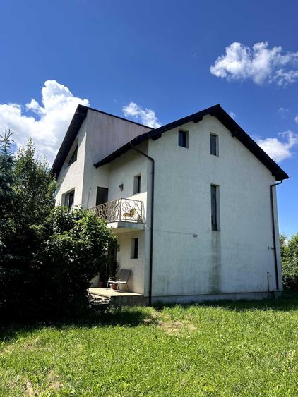 Casă cu 4 camere în Tractorul