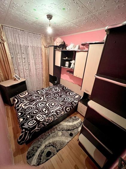 Apartament cu 3 camere decomandat în Scornicești