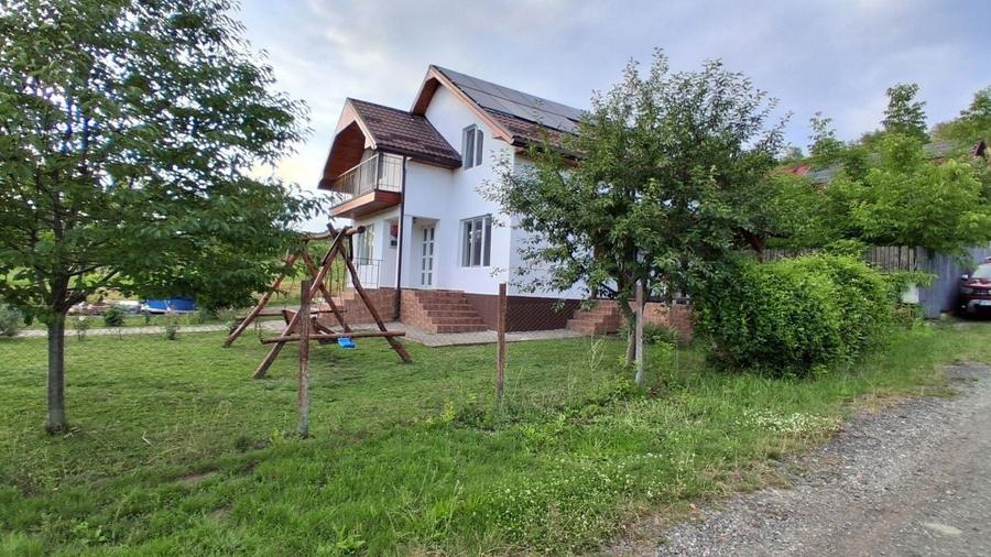 Casă cu 4 camere în Bărdești