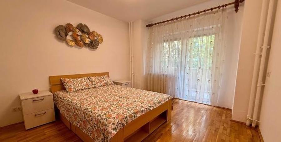 Apartament cu 3 camere decomandat, mobilat în Unirii