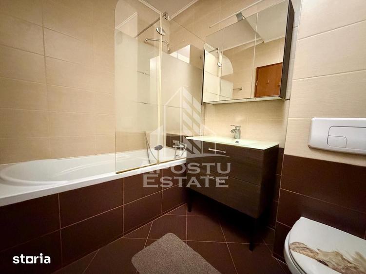 Apartament cu 3 camere decomandat în Est
