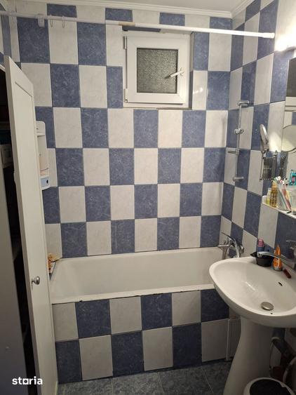 Apartament cu 3 camere semidecomandat în Giulești