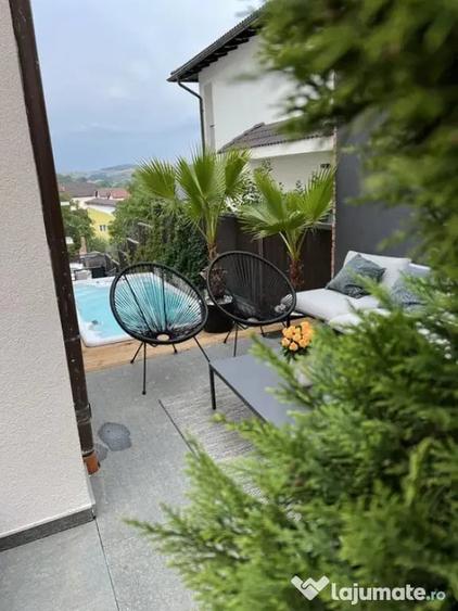 Apartament cu 3 camere decomandat în Gruia