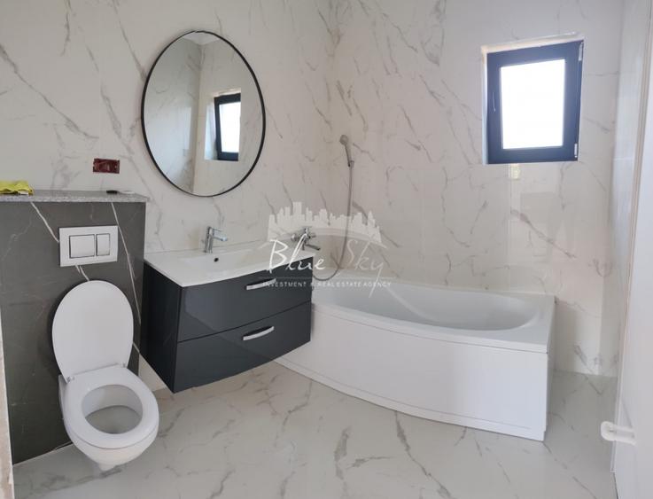 Casă individuală cu 3 camere cu Canalizare în Lumina