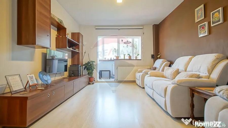 Apartament cu 3 camere decomandat în Răcădău
