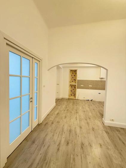 Apartament cu 3 camere semidecomandat în Ultracentral