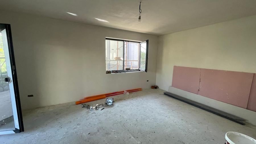 Casă cu 4 camere cu Teren 256 Mp în Galata