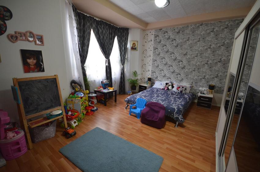 Apartament cu 6 camere decomandat în Calea Călărașilor