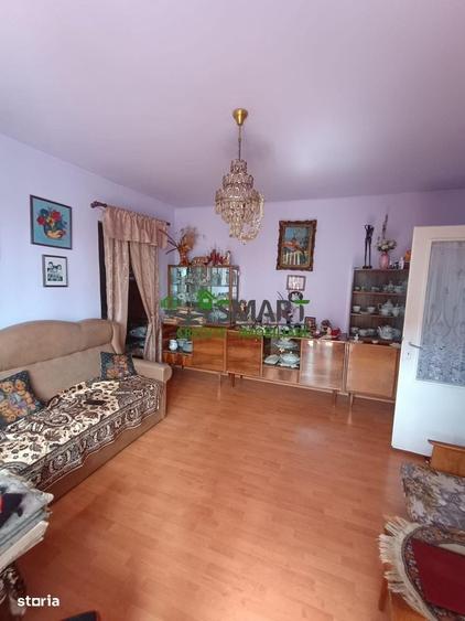 Apartament cu 3 camere semidecomandat în Central