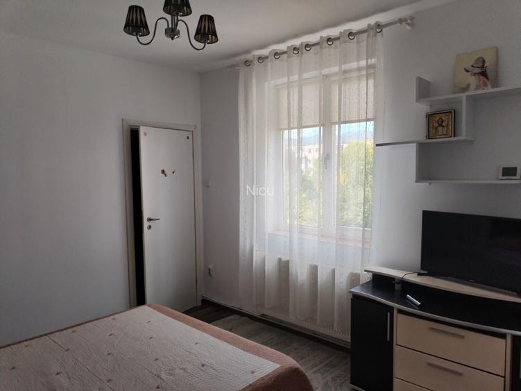Inchiriez apartament cu doua camere in Comanesti