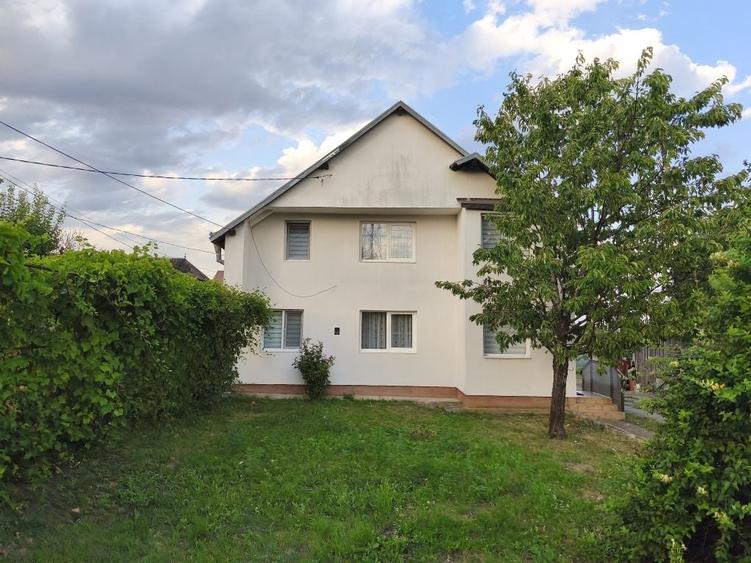 Casă cu 4 camere cu Teren 1000 Mp în Stroiești