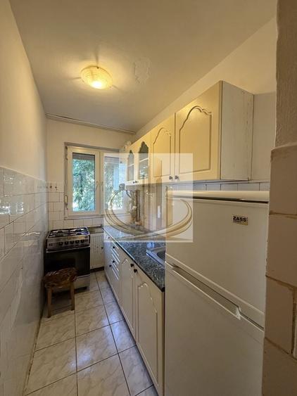 Apartament cu 3 camere semidecomandat, mobilat în Cetății
