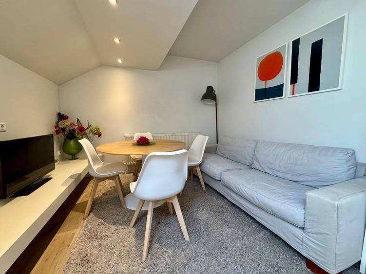 Apartament cu 4 camere, mobilat în Central