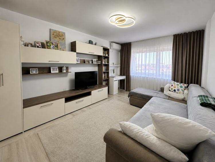 Apartament cu 2 camere decomandat, mobilat în Valea Rosie