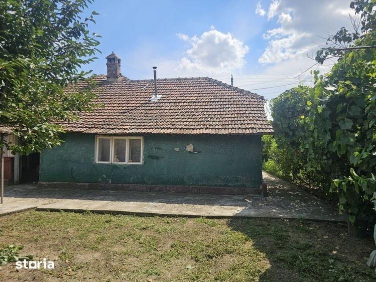 Casă cu 3 camere cu Teren 2000 Mp în Sărățeni