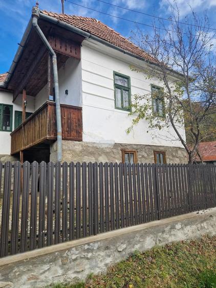 Casă cu 2 camere cu Teren 2054 Mp în Atia