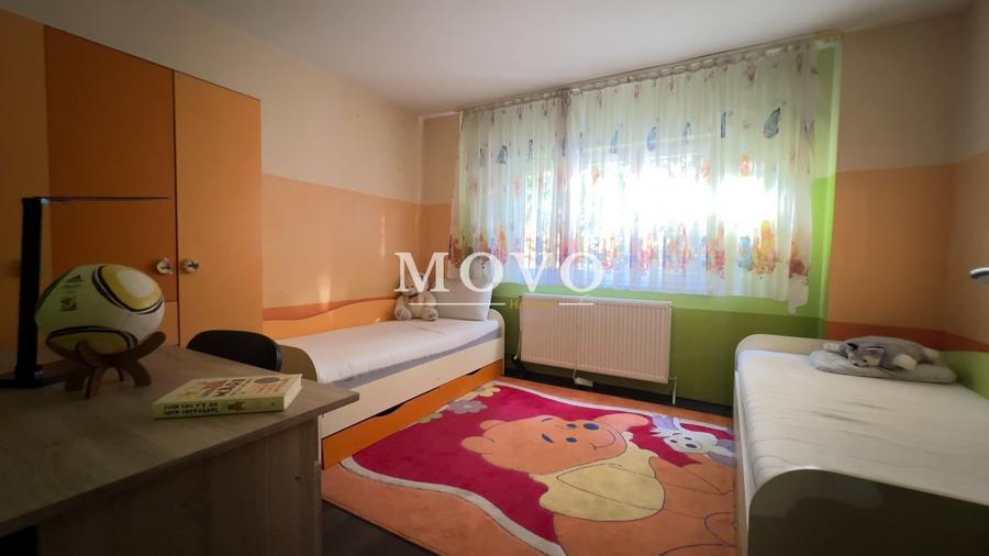 Apartament cu 3 camere decomandat, mobilat în Lunei
