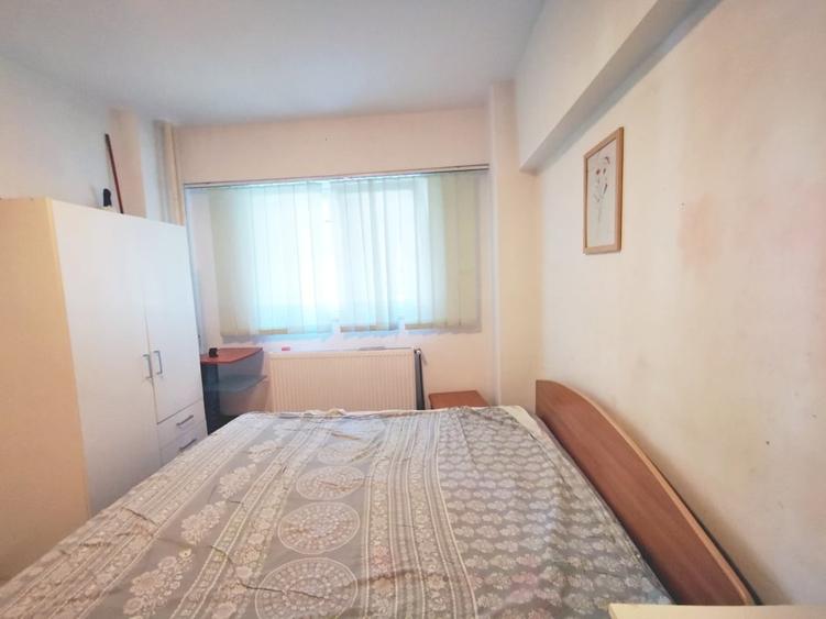 Apartament cu 3 camere decomandat în Păcii