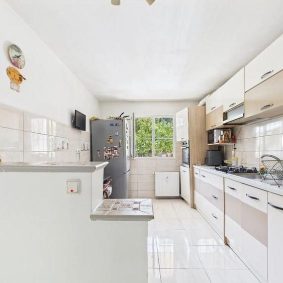 Apartament cu 4 camere decomandat în Cotroceni