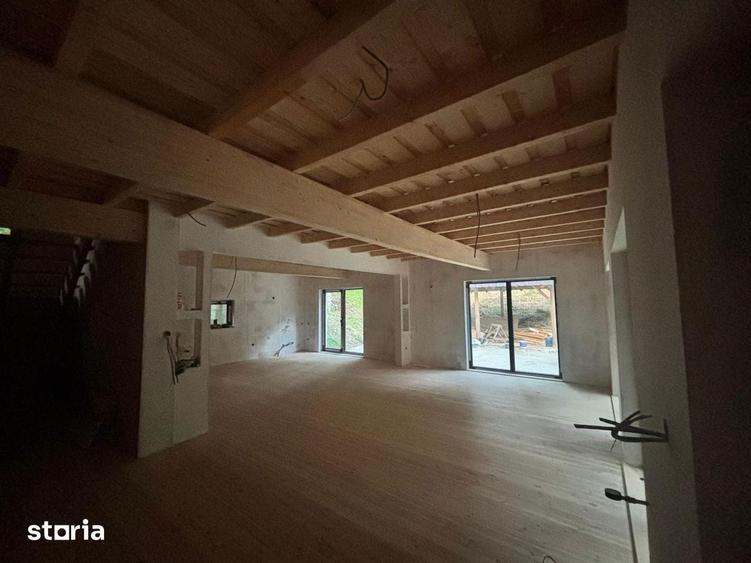 Casă cu Teren 1050 Mp în Central