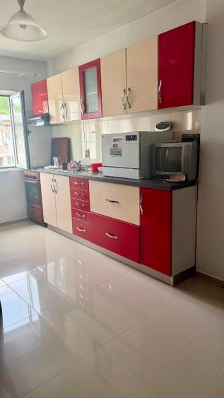 Apartament cu 3 camere decomandat, mobilat în Central